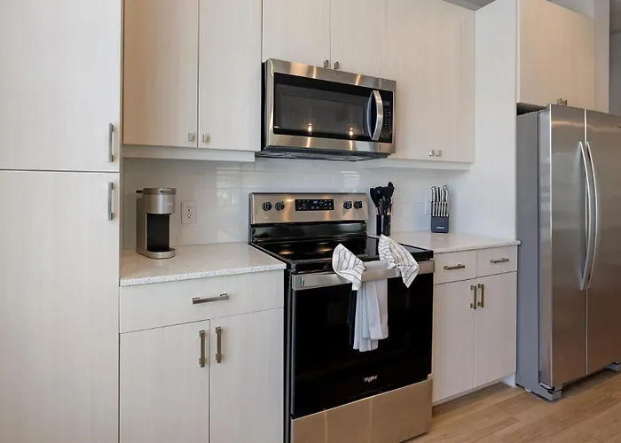 Landing Stunning 2Bd Gym Clubhouse Appartement *