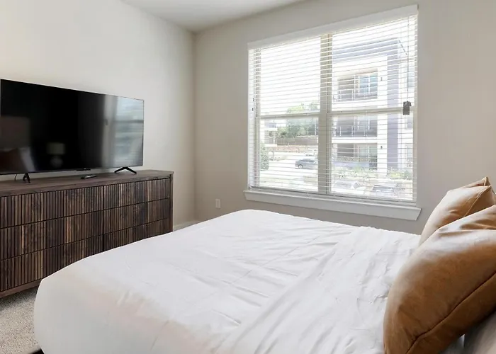 Landing Stunning 2Bd Gym Clubhouse Appartement *